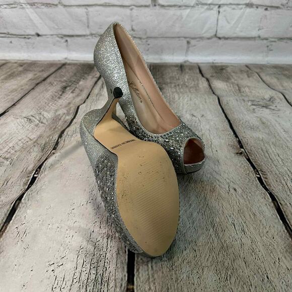 D10 De Blossom Collection Silver Glitter Peep-Toe Heels, Size 6, Pre-owned - Picture 6 of 7
